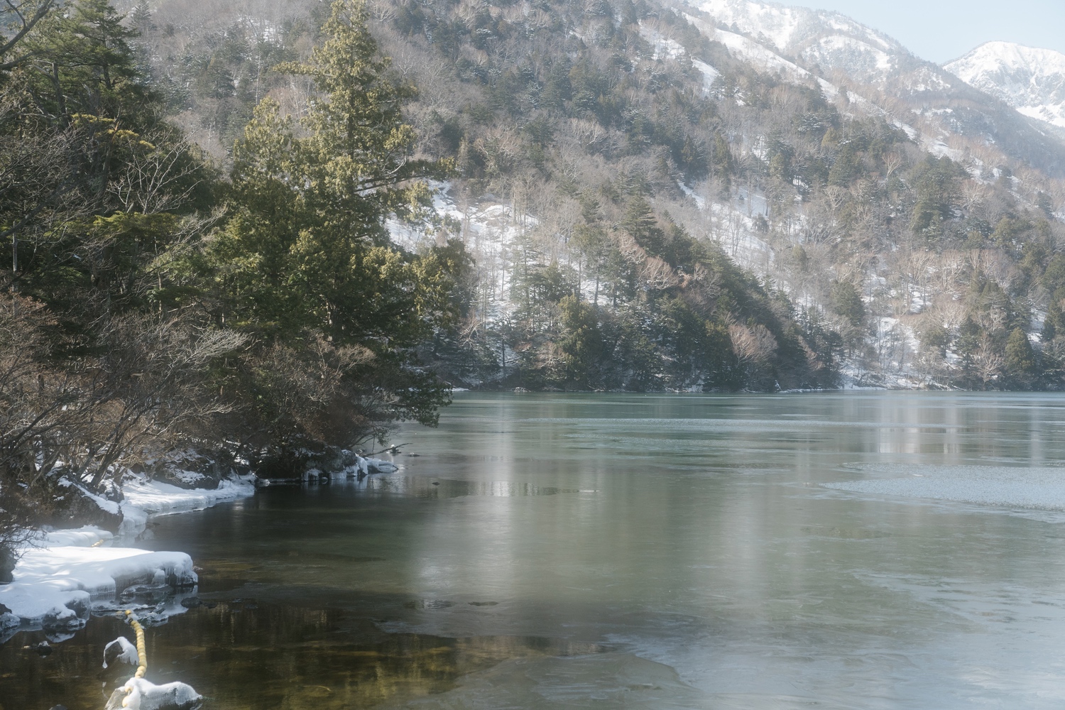 雪化粧した湯ノ湖