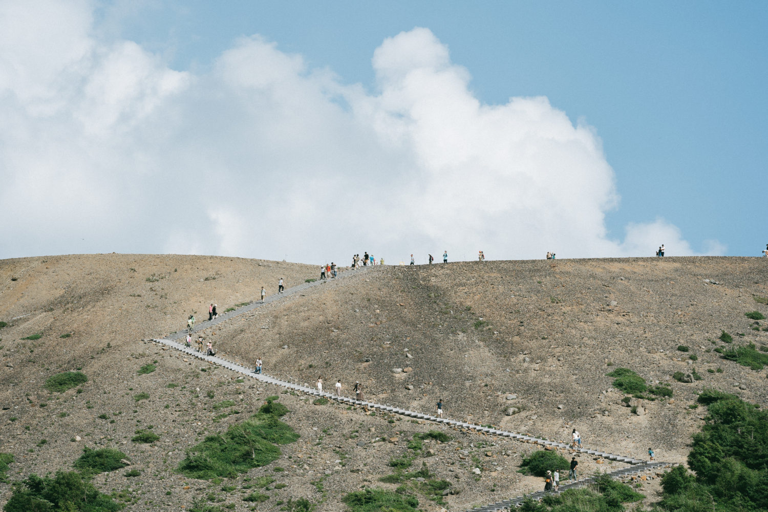 吾妻小富士登山で一番キツイのが初っ端の階段