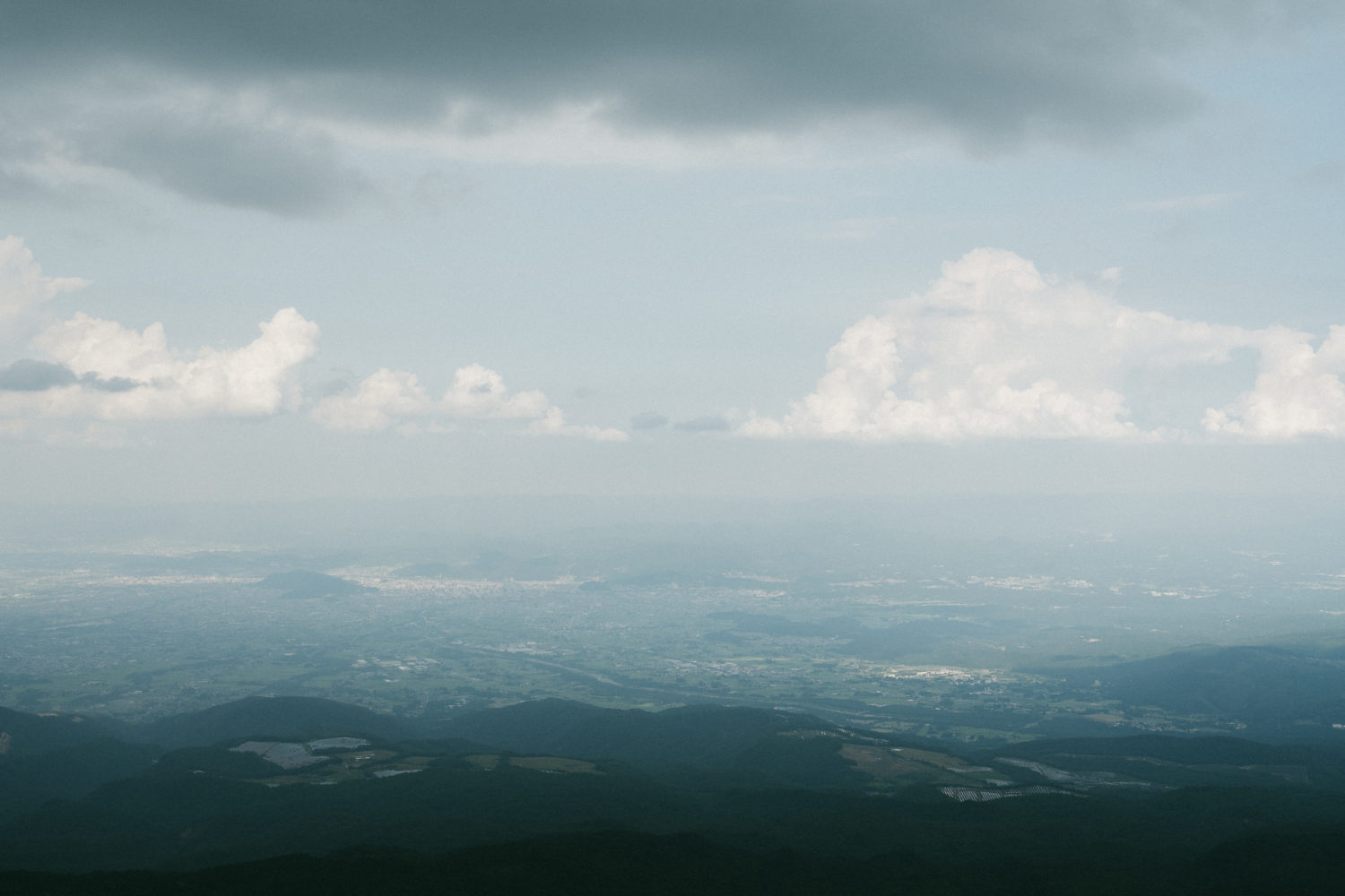 吾妻小富士の山頂から見た福島盆地