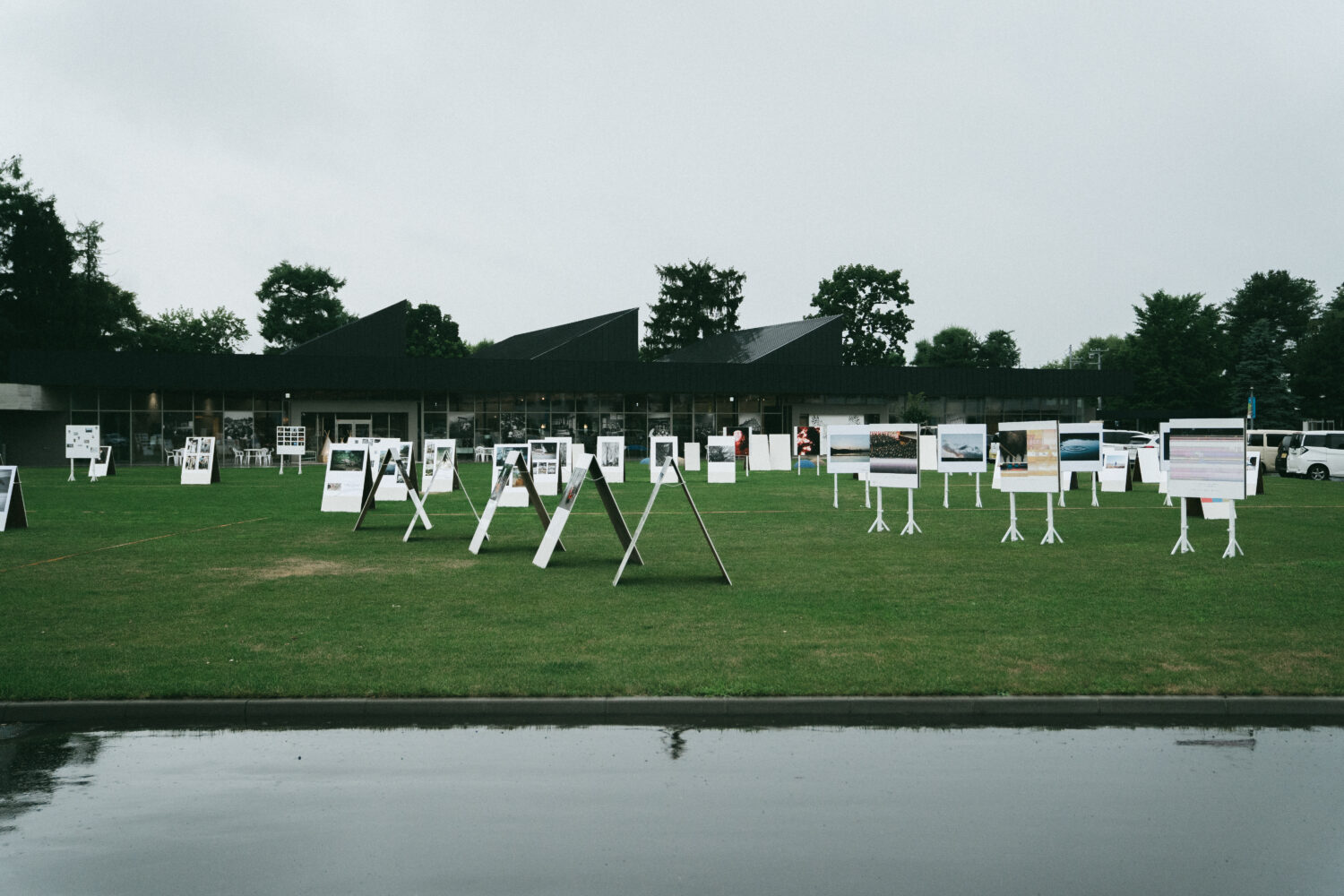 雨の日の東川町国際写真フェスティバル